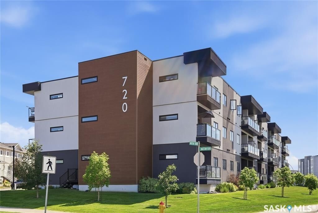 Property Photo:  720 Baltzan Boulevard 304  SK S7W 0W6 