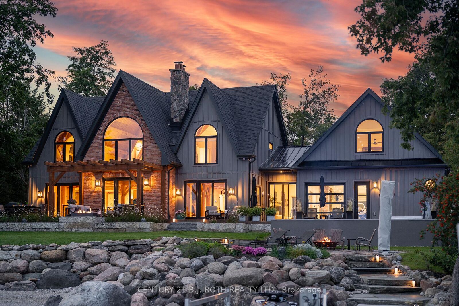 Property Photo:  247 Lakeshore Road W  ON L0L 2E0 