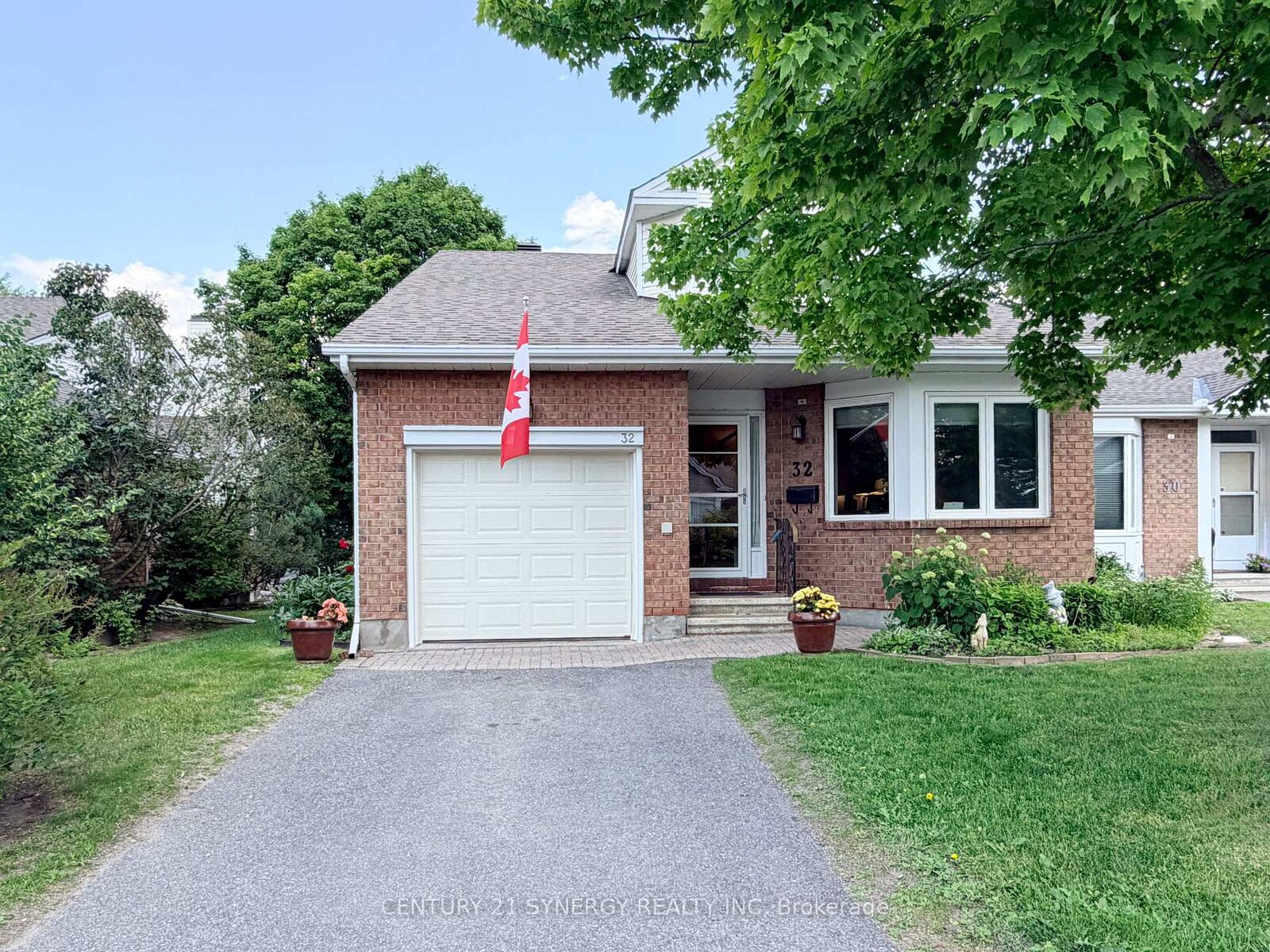 Photo de la propriété:  32 Innesbrook Court 16  ON K2S 1C7 