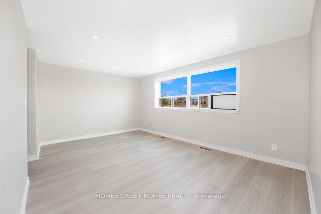 Property Photo:  1352 Kennedy Road A  ON M1P 2L7 