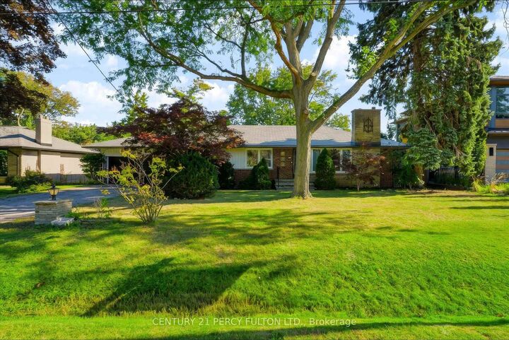 Property Photo:  1503 Lochlin Trail  ON L5G 3V6 