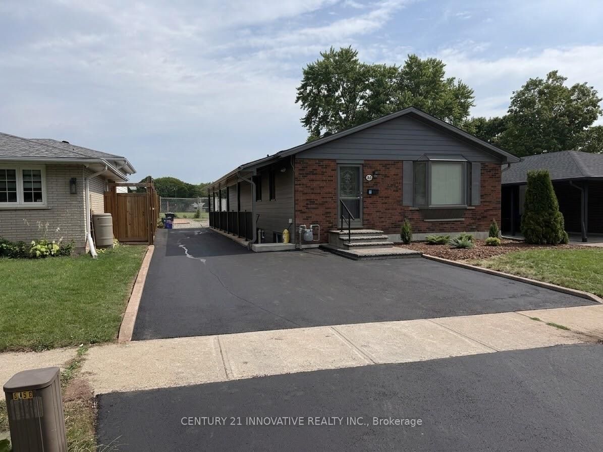 Photo de la propriété:  541 Chamberlain Road Upper  ON L7L 2V2 