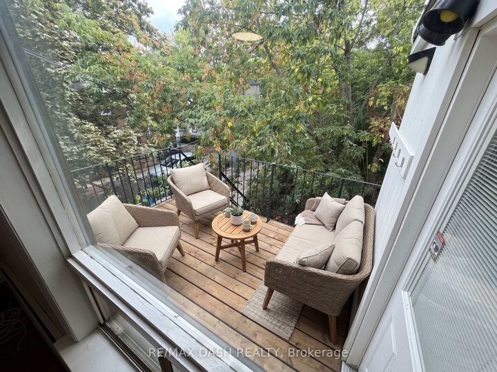 Property Photo:  1303 Bloor Street W 3  ON M6H 1P1 