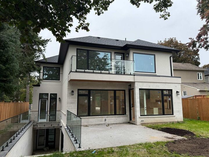 Property Photo:  1467 Kenmuir Avenue  ON L5G 4B3 