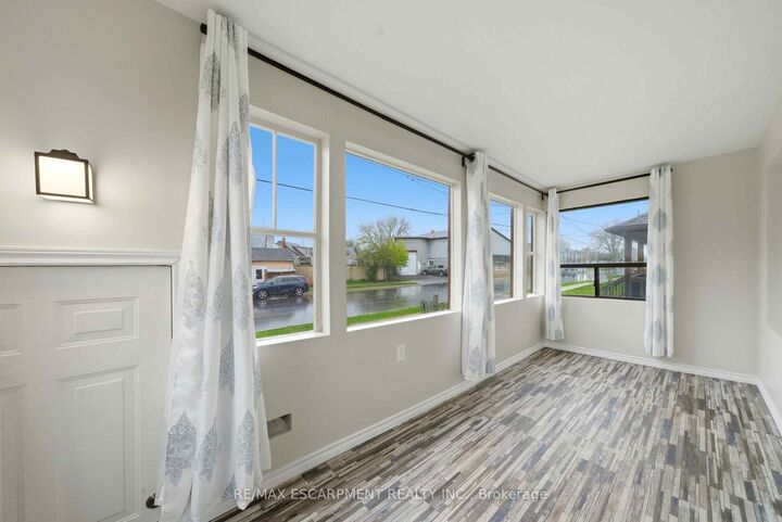 Property Photo:  107 Broadway Street  ON L3C 5L6 