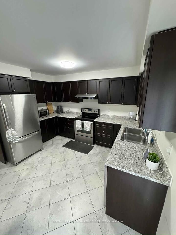 Property Photo:  199 Lady Angela Avenue  ON L1H 7K4 