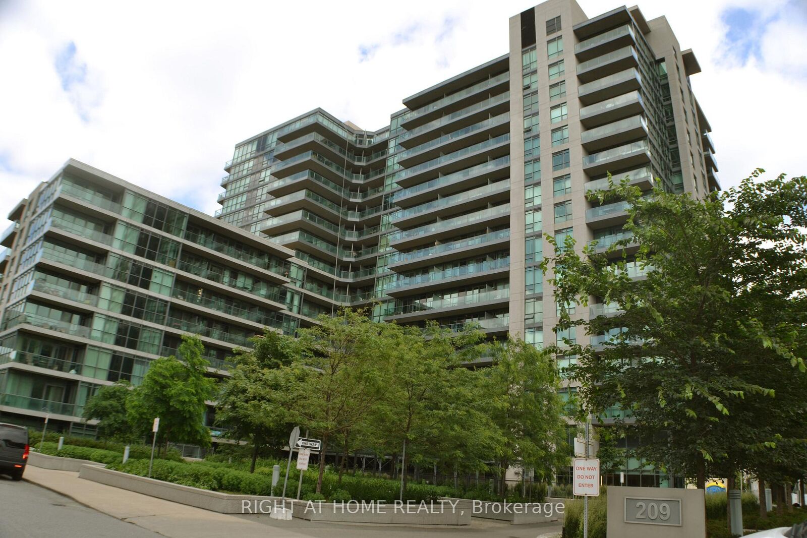 Property Photo: 209 Fort York Boulevard 1058 ON M5V 4A1