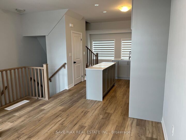 Property Photo:  290 Equestrian Way 62  ON N3H 4R6 
