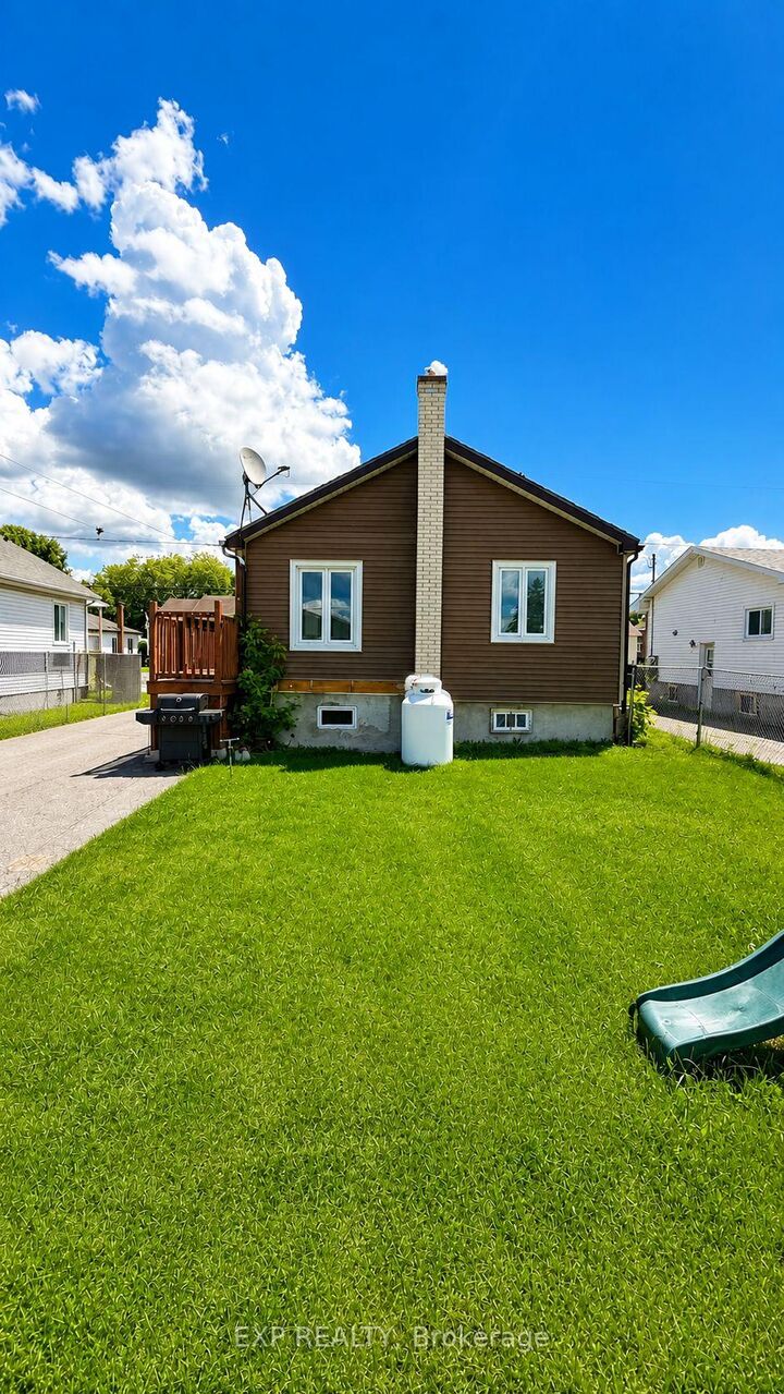 Property Photo: 458 Catherine Street ON K6A 1Z9