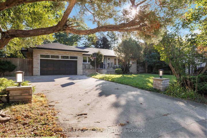 Property Photo: 20 Oxbow Road ON M3B 2A2