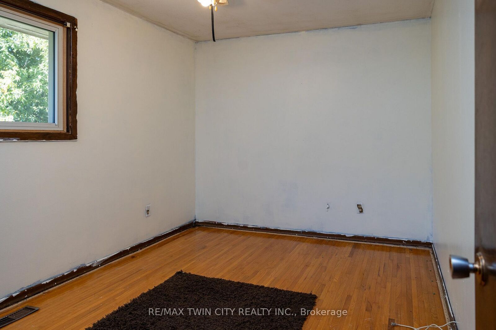 Property Photo:  52 Brier Park Road  ON N3R 3P7 