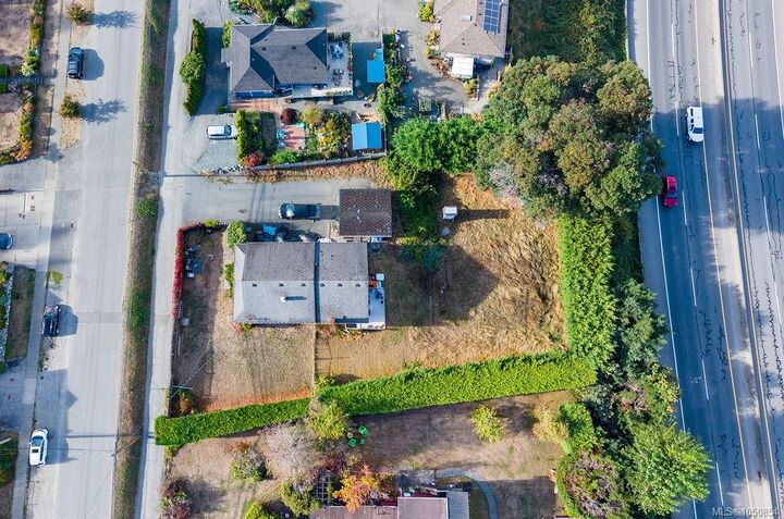 Property Photo:  275 Bayview Ave  BC V9G 1B8 