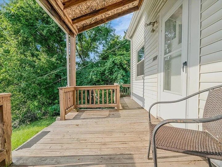 Property Photo: 1426 Orangewood Ave PA 15216