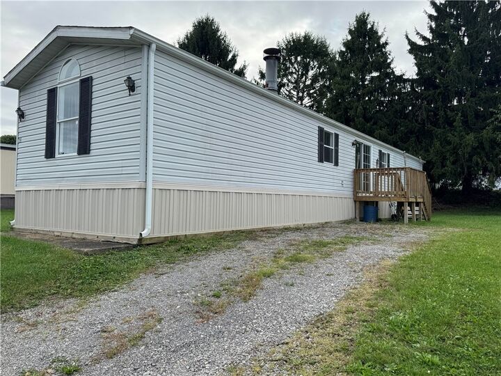 Property Photo:  19 Holly Hill Dr  PA 15042 