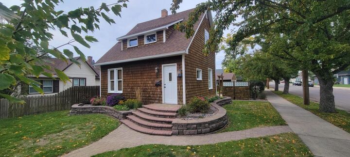 Property Photo: 827 SE 8th Avenue SD 57401