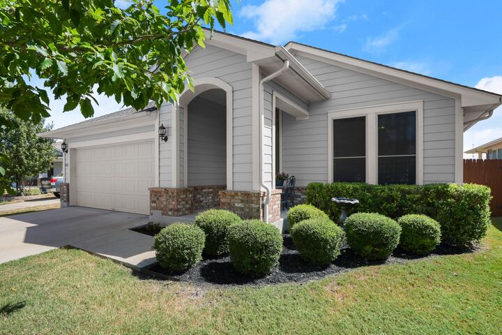 Property Photo:  285 Bridgestone Way  TX 78610 