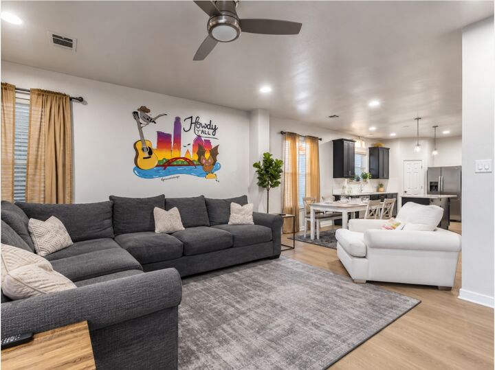Property Photo: 1124 Disraeli Circle TX 78660