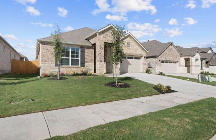 Property Photo:  409 Deerpath Street  TX 78641 