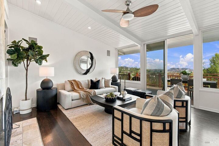 Property Photo: 407 Redwood Avenue CA 94925