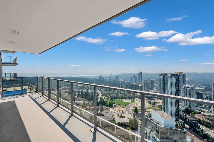 Property Photo:  567 Emerson Street 4706  BC V3J 0M8 