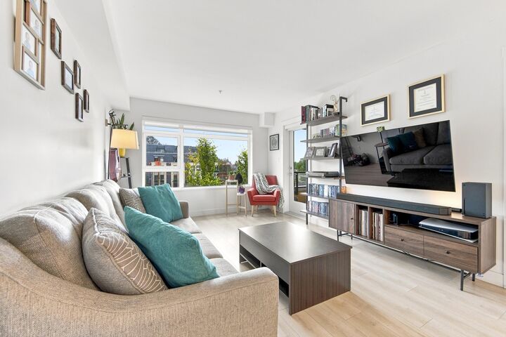 Property Photo:  1519 Crown Street 305  BC V7J 1G6 