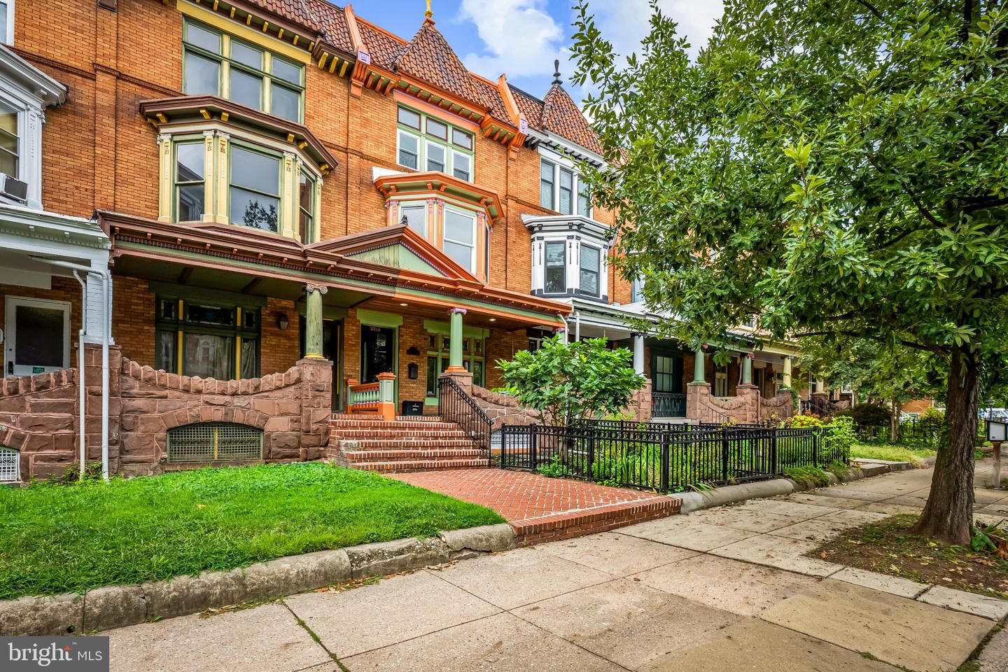 Property Photo:  2736 N Calvert Street  MD 21218 