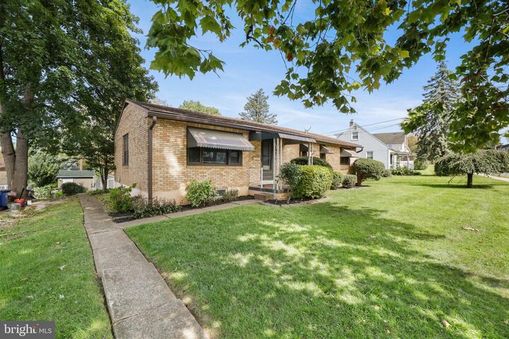 Property Photo:  1539 Spring Garden Street  PA 18042 