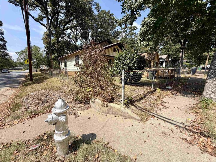 Property Photo: 2124 S Valentine Street AR 72204-5582