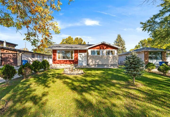 Property Photo: 114 Quincy Bay MB R3T 4M6