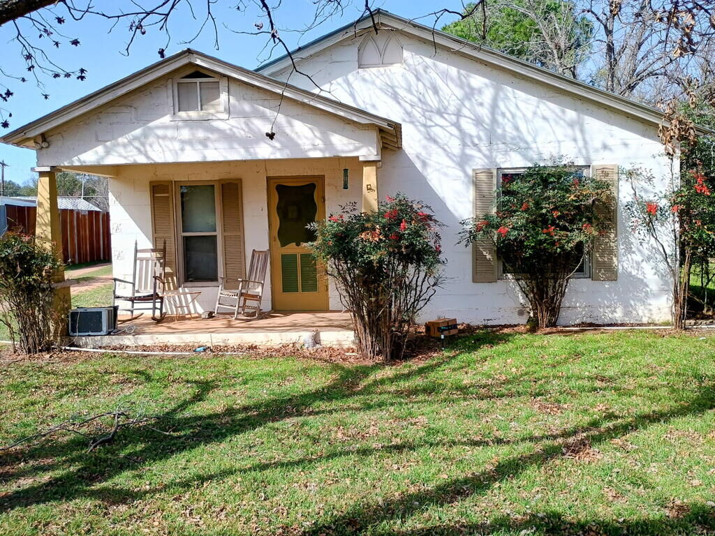 Property Photo:  316 Live Oak St  TX 76856 