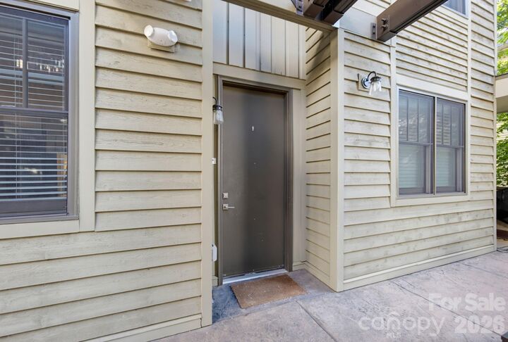 Property Photo:  317 E Tremont Avenue 105  NC 28203 