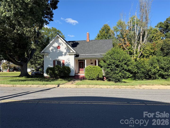 Property Photo: 261 W Iredell Avenue NC 28115