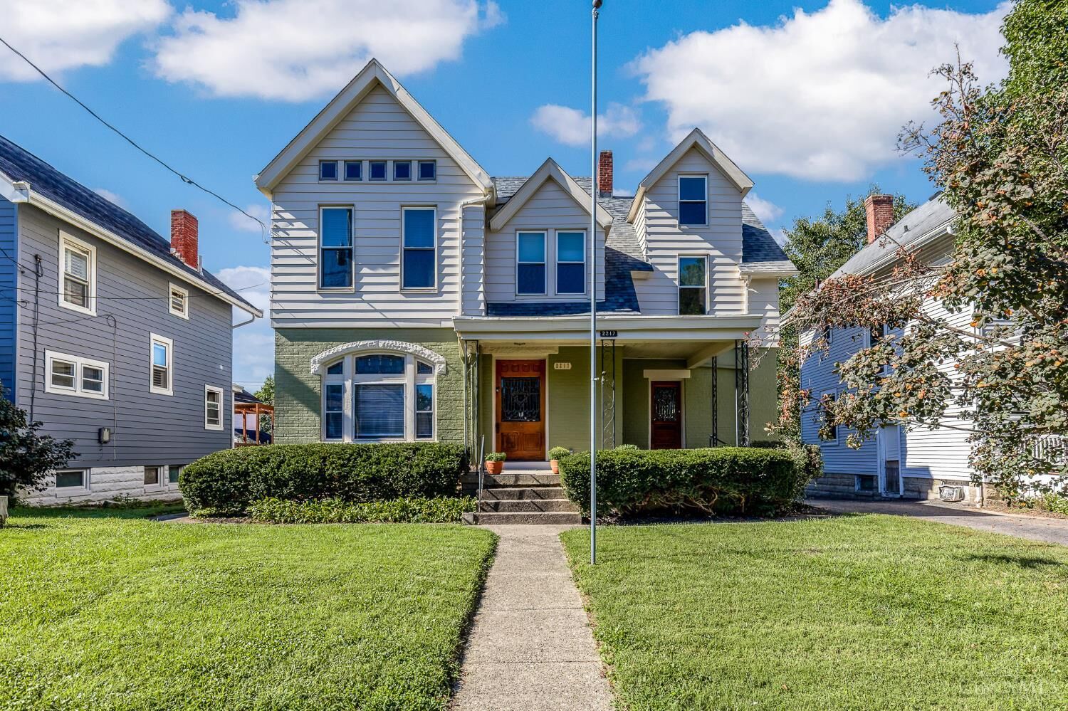 Property Photo: 2217 Monroe Avenue OH 45212