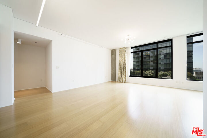 Property Photo:  1111 S Grand Ave, Unit 819  CA 90015 