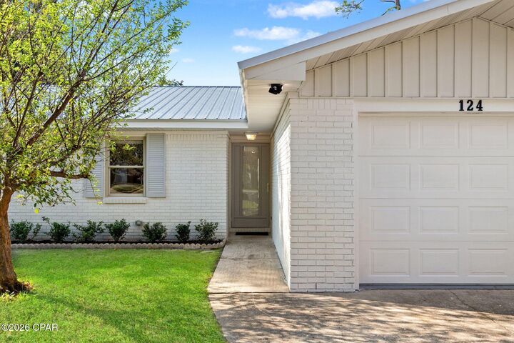 Property Photo: 124 Coral Drive FL 32413