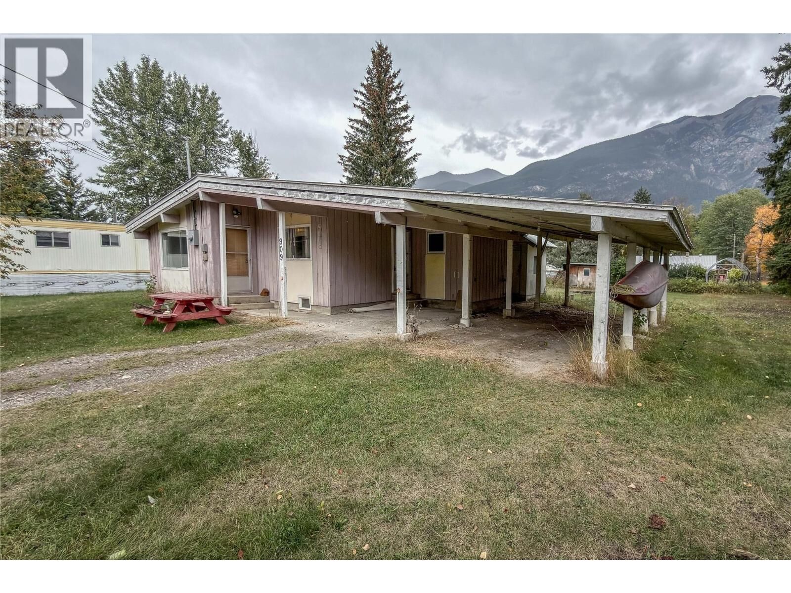 Property Photo:  909 Ryter Road West  BC V0A 1H2 