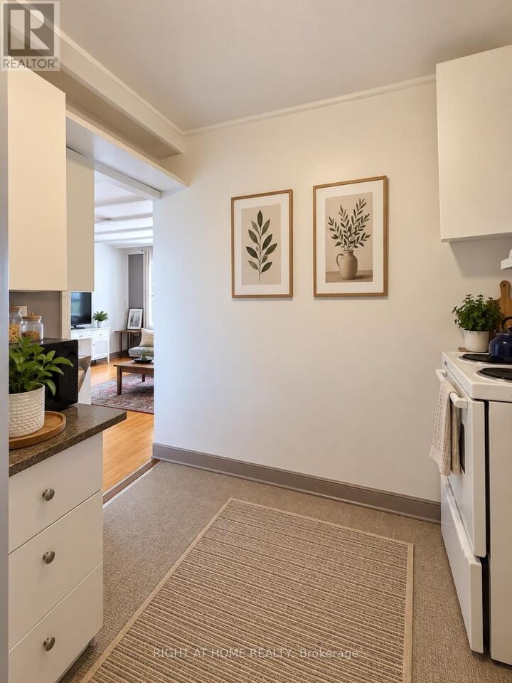 Property Photo:  2849 Kingston Road 1  ON M1M 1N2 