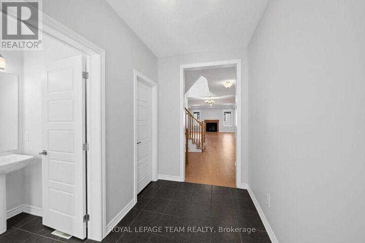 Property Photo:  32 Escallonia Court  ON K2S 0W9 