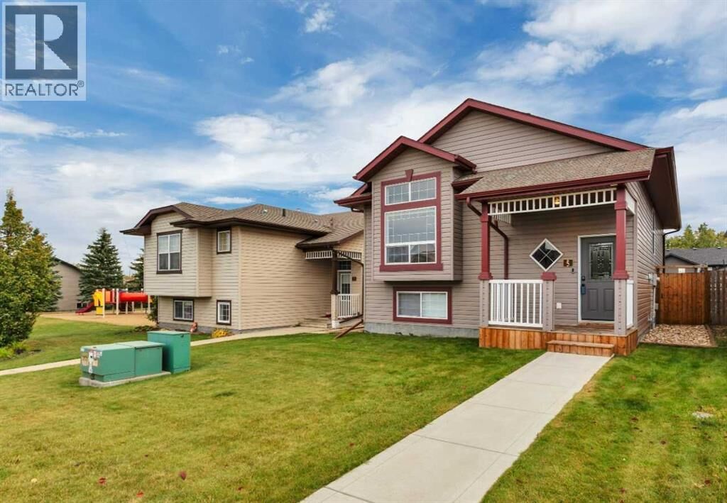 Property Photo: 5 Wilkinson Circle AB T4S 2N7
