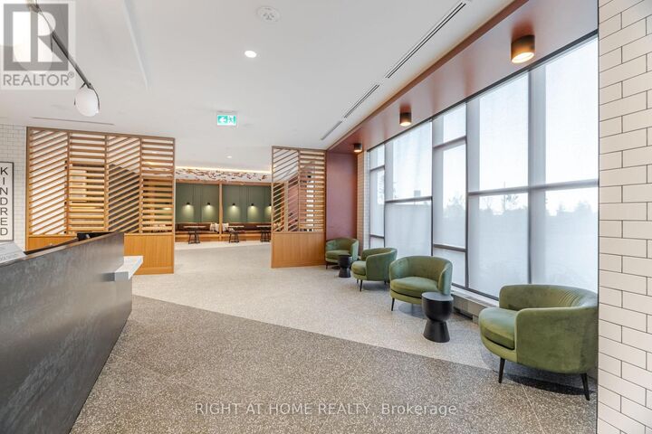 Property Photo:  2495 Eglinton Avenue West 2203  ON L5M 2T2 