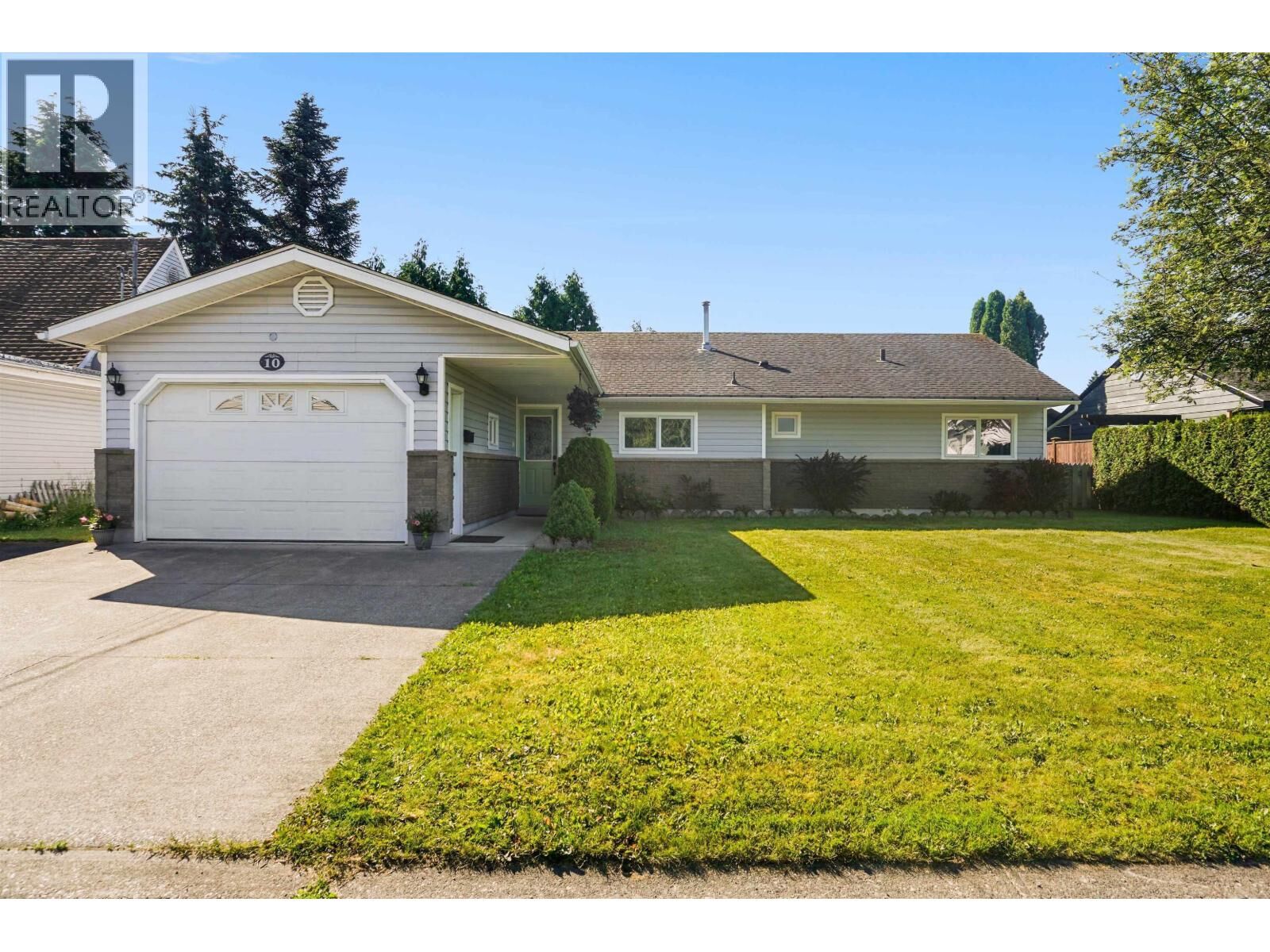 Property Photo:  10 Skeena Street  BC V8C 1Y9 