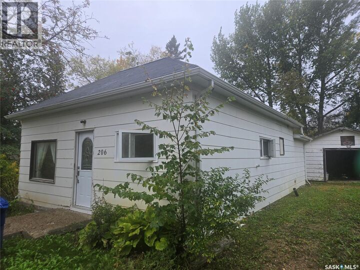 Property Photo:  206 Osler Street  SK S0G 5G0 