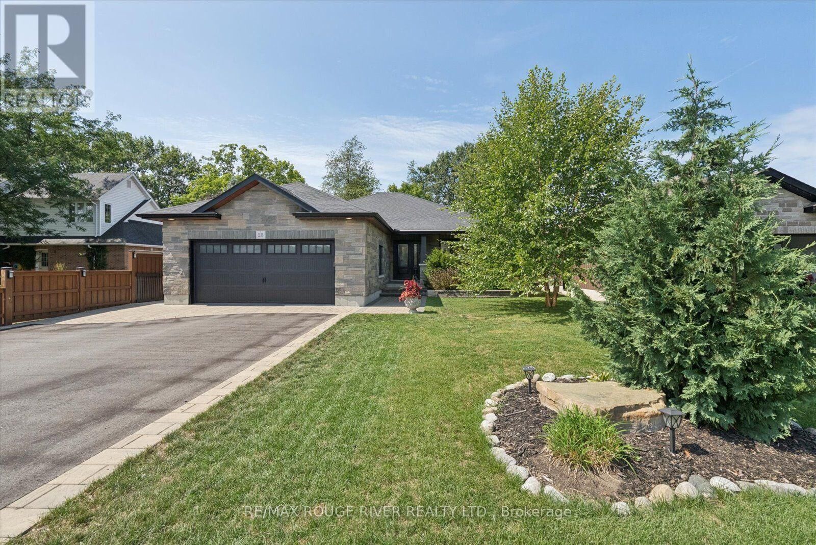 Property Photo:  25 Ambrosia Terrace  ON K8V 0G7 