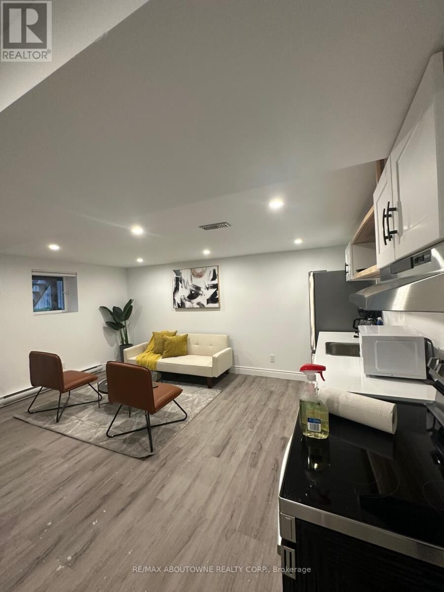 Property Photo:  66 Wellington Street South Lower  ON L8N 2R1 
