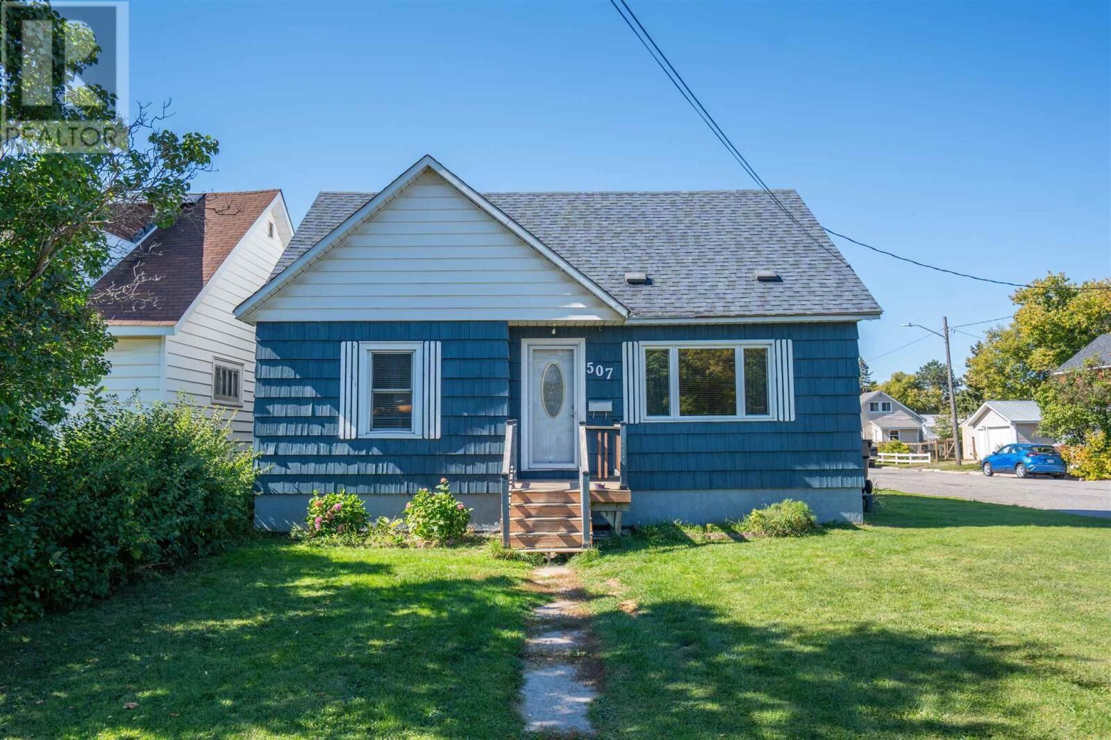 Property Photo:  507 Charles St  ON P6C 3L5 