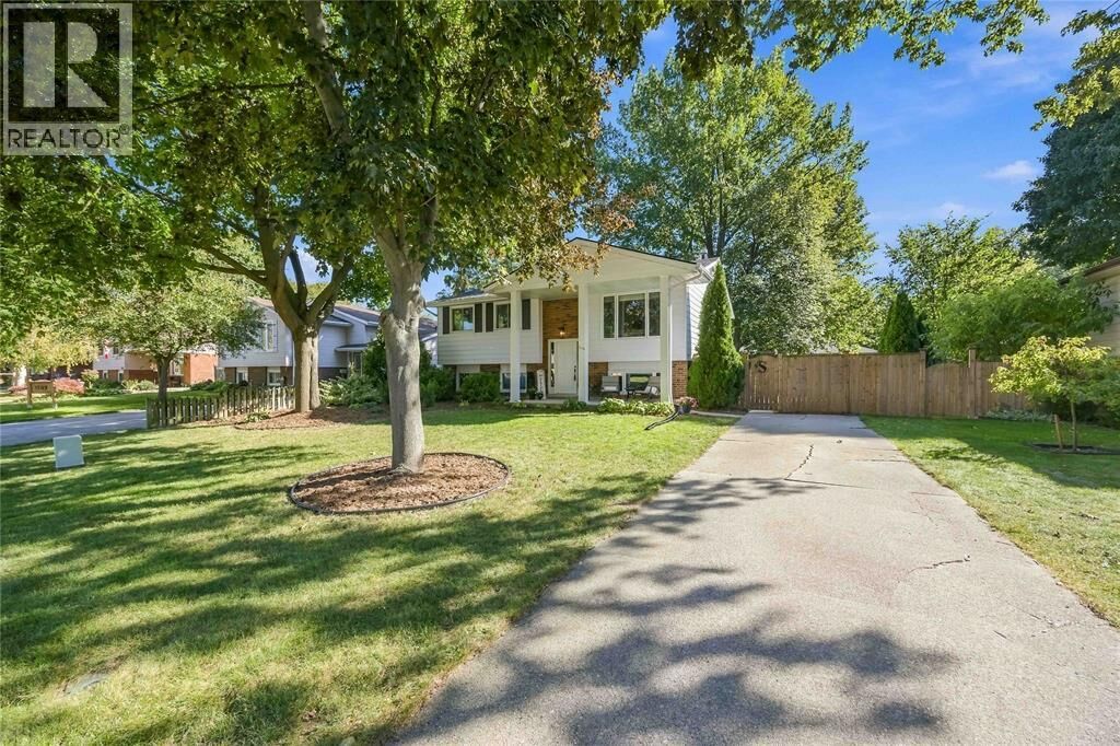 Property Photo: 1205 Birkdale Crescent ON N7S 5H2