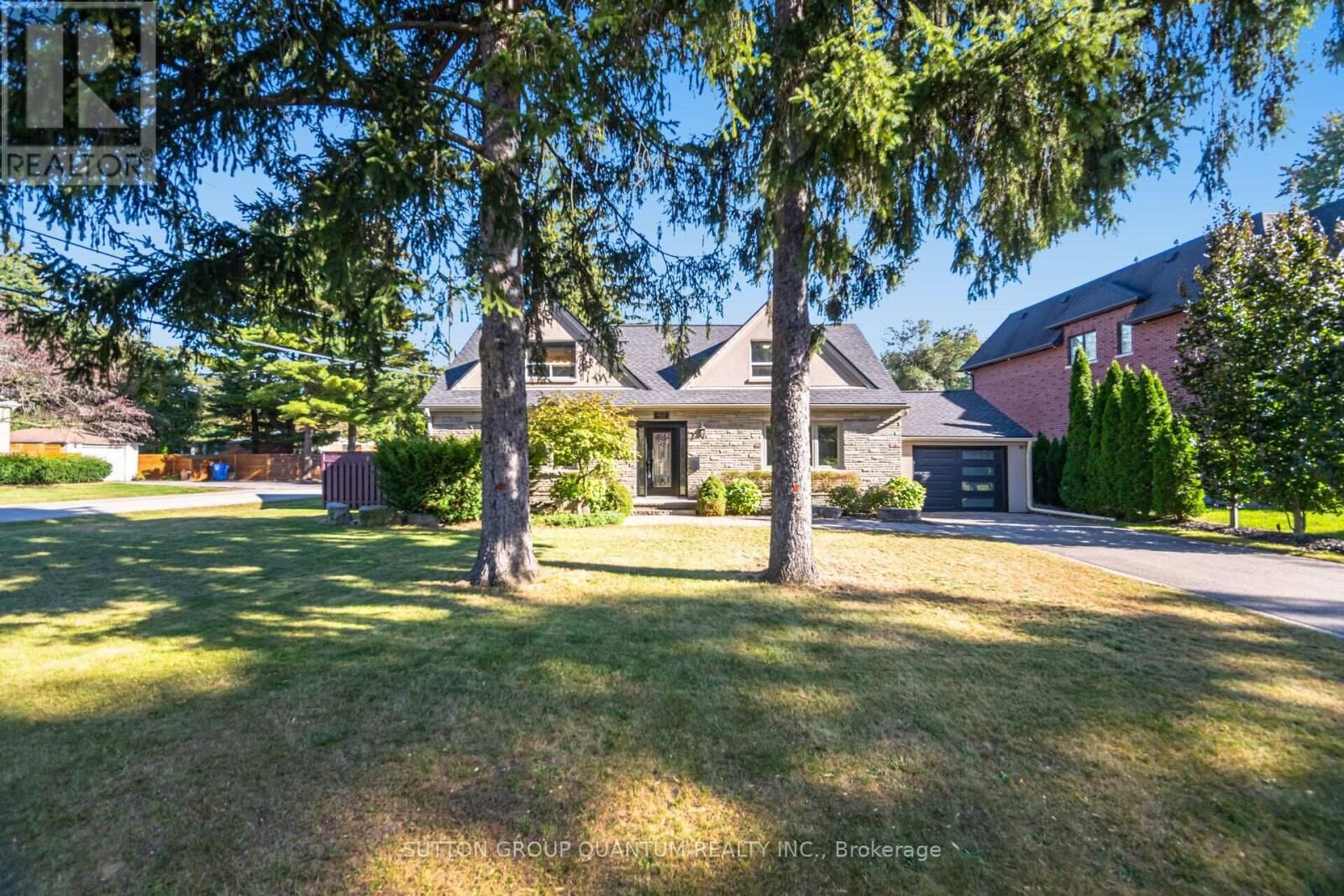 Property Photo:  468 Lynd Avenue  ON L5G 2L6 