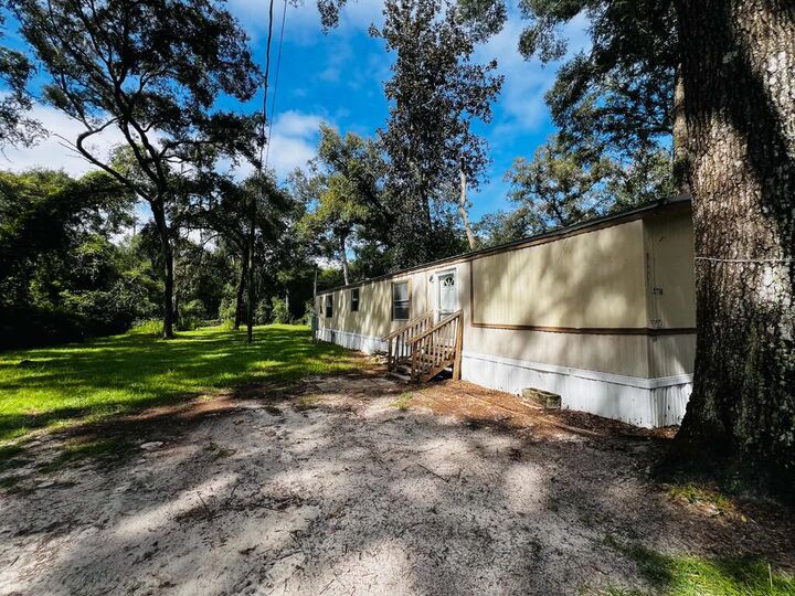 Property Photo:  16624 NW 85th Ter  FL 32693 