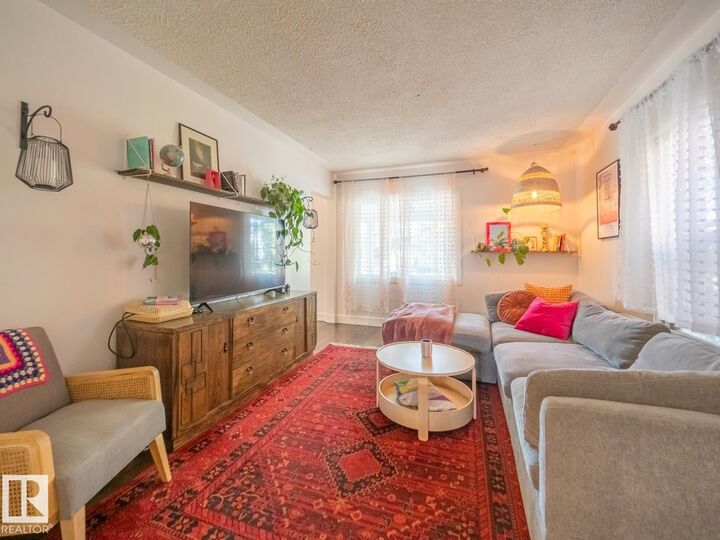 Property Photo:  11409 94 Street NW  AB T5G 1H5 