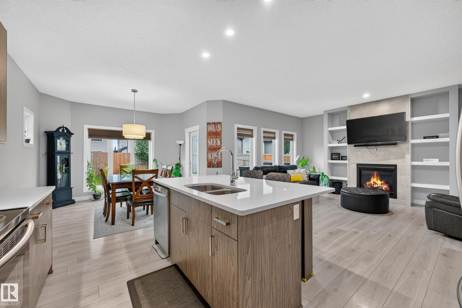 Property Photo:  20503 99 Avenue NW  AB T5T 7L5 